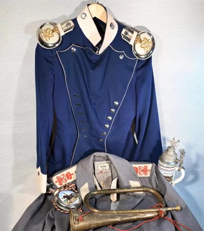 Unique 13th Uhlan Named &amp;quot;Gefreiter&amp;quot; Ensemble of Uniforms and Beer Stein etc.. Visuel